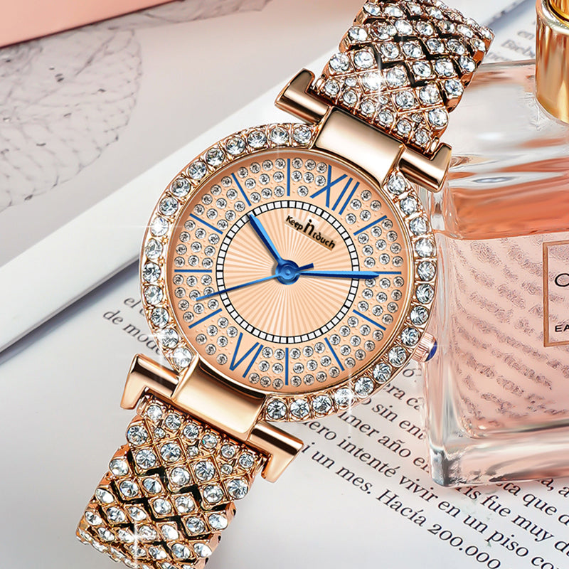 Montre à breloques glamour à la mode pour femmes.