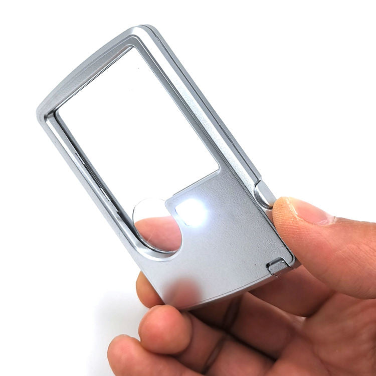 Mini loupe pour la lecture avec lumière LED intégrée.