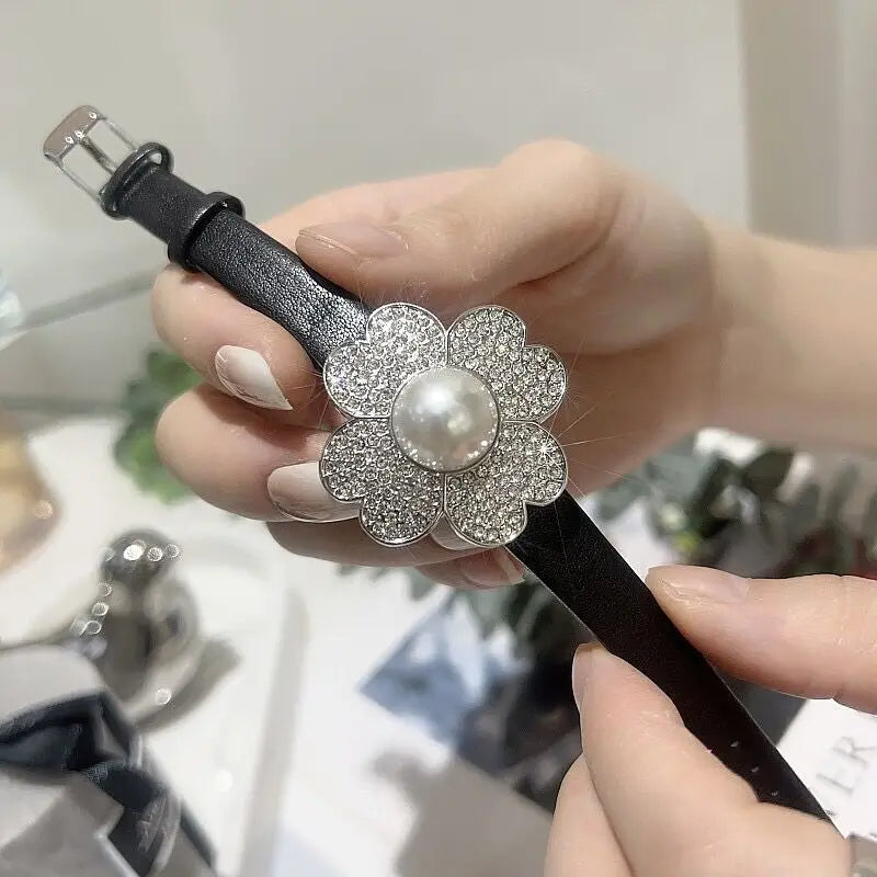 Montre à quartz de luxe pour femme avec perles et fleurs