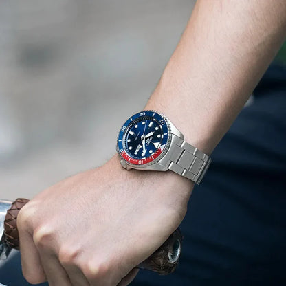 Montre à quartz de luxe pour hommes.