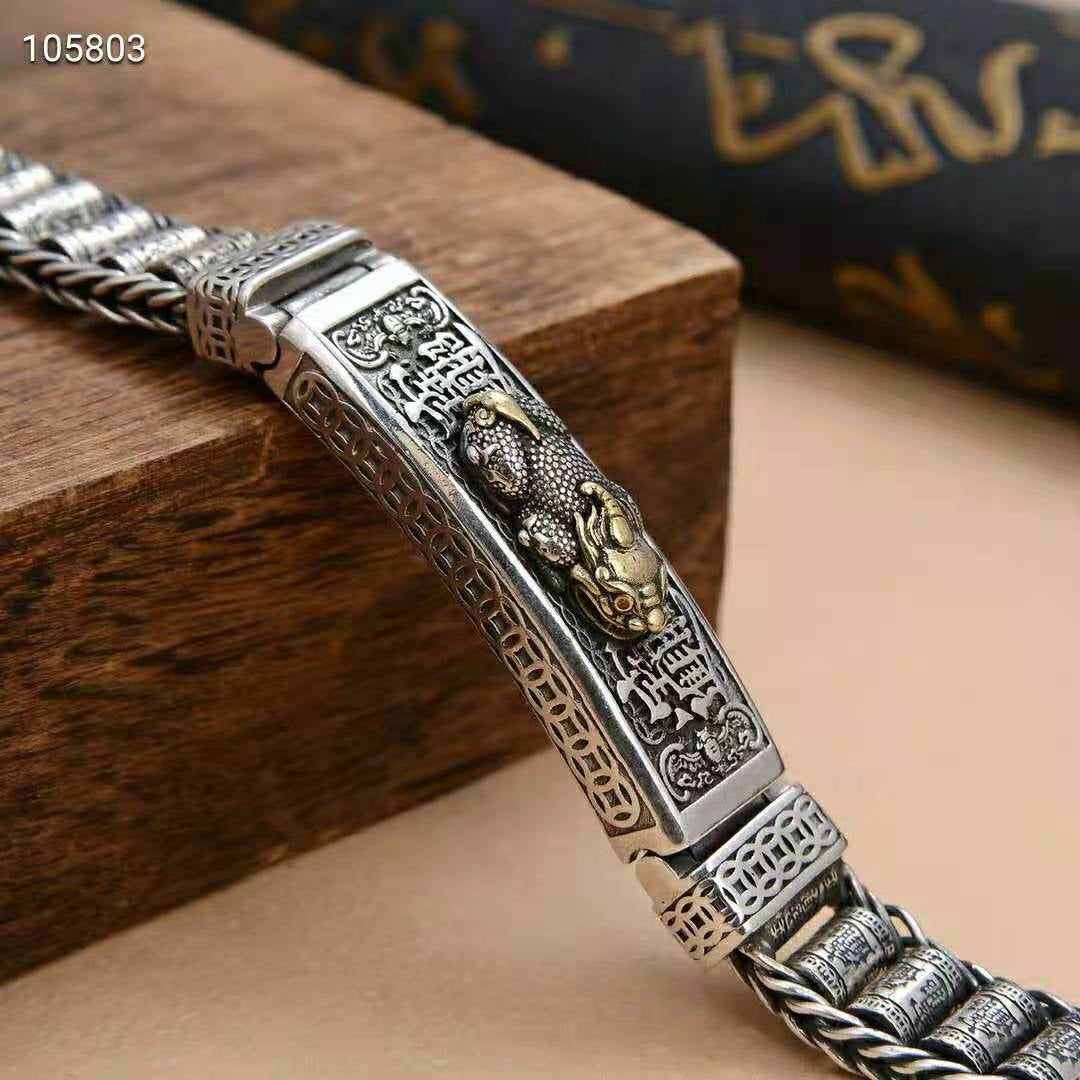 Bracelet en argent fait main avec fonction de thérapie magnétique.