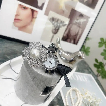 Montre à quartz de luxe pour femme avec perles et fleurs