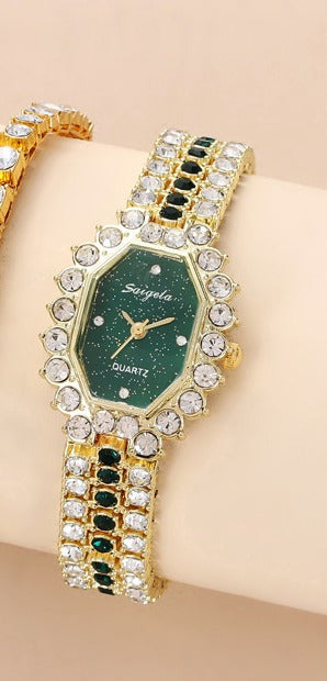 Montre à quartz avec strass pour femme.